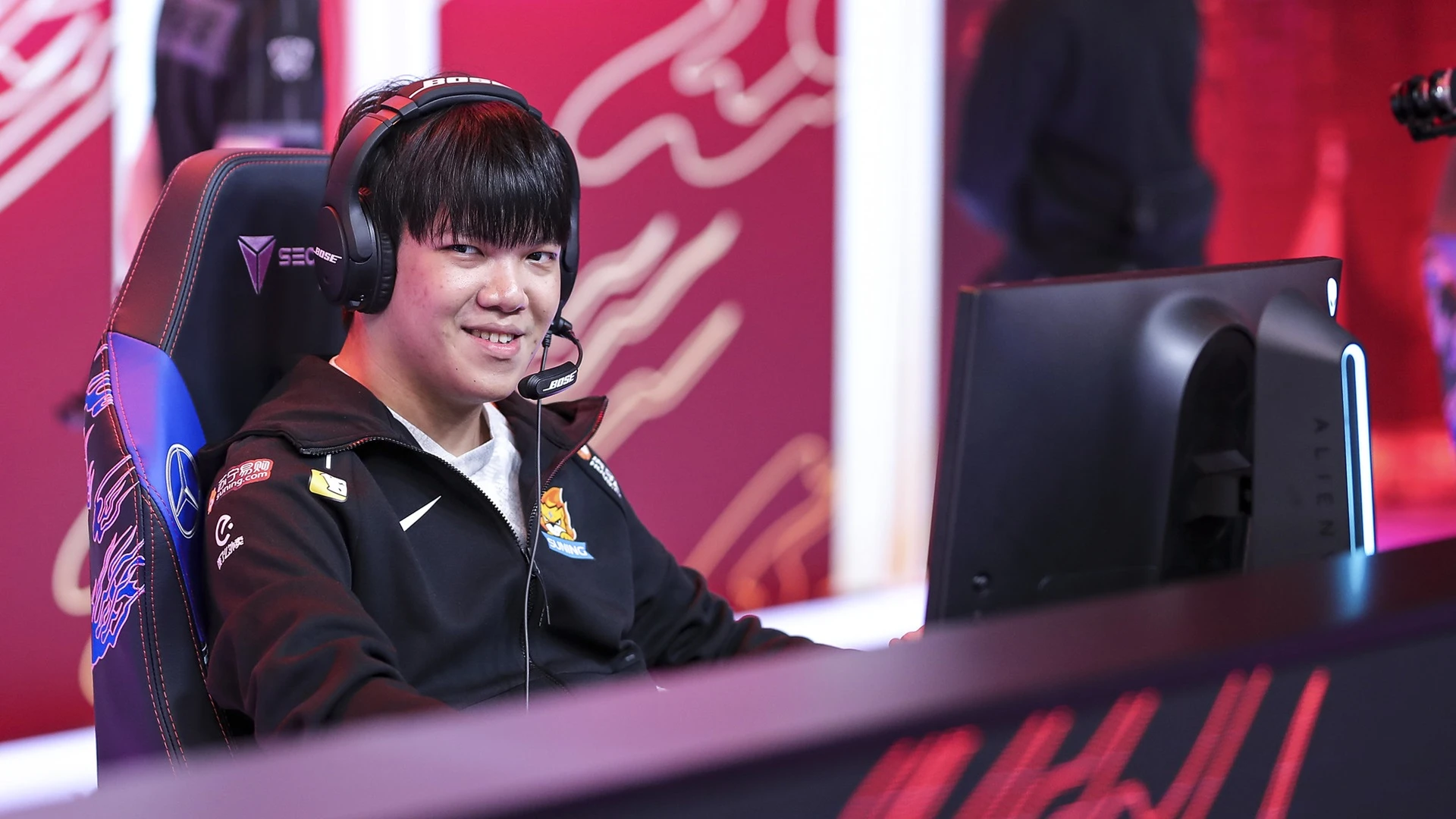 Angel thi đấu xuất sắc tại giải LPL cùng đội Weibo Gaming