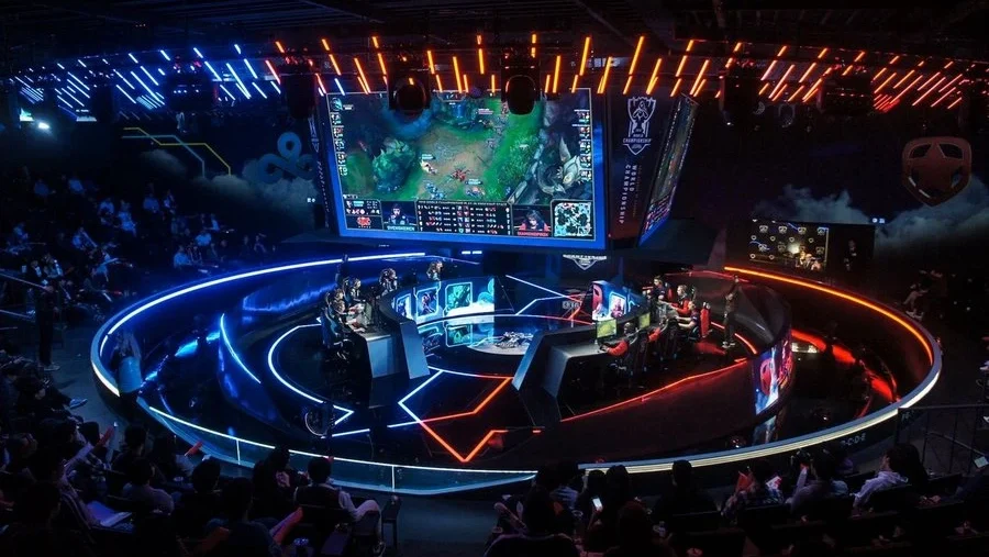 Lu Jun (Blue) trong vòng đấu căng thẳng tại giải đấu eSports quốc tế.